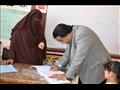 وكيل الوزارة خلال زيارته للمدرسة  (8)