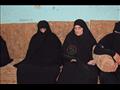 سيدات يقدمن العزاء