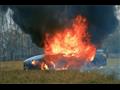 روسي يحرق سيارته المرسيدس