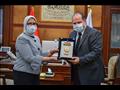 وزيرة الصحة تكرم خالد الصاوي