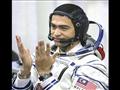 رائد فضاء ماليزي يؤدي الصلاة في الفضاء