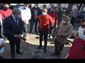 محافظ المنيا يتابع العمل داخل مشروع النقل الجماعي