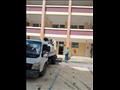 تواجد سيارة تطهير داخل مدرسة