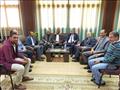 رئيس الجامعة مع وفد جامعة أسيوط