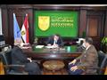 رئيس جامعة الإسكندرية خلال توقيع العقود