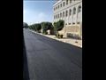 تنفيذ أعمال الطبقة الأسفلتية بالحي الخامس بالشروق 