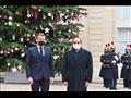 السيسي يصل قصر الإليزيه لعقد لقاء مع نظيره الفرنسي ماكرون