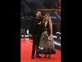 مروان يونس وزوجته على ريد كاربت فيلم عنها بمهرجان القاهرة السينمائي 2