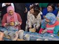 وزيرة الهجرة تشارك فتيات قرية الفرستق في صناعة الخزف 