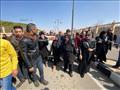 مواطنون يودعون مبارك من أمام مسجد المشير
