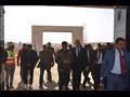 وزير الإسكان يتفقد المستشفى الجديد