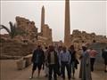 السياح يتجولون وسط المزارات الأثرية في الأقصر
