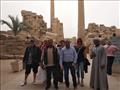 السياح يتجولون وسط المزارات الأثرية في الأقصر