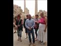 السياح يتجولون وسط المزارات الأثرية في الأقصر