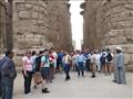 السياح يتجولون وسط المزارات الأثرية في الأقصر