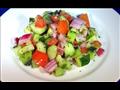طبق سلطة من الطماطم والخيار