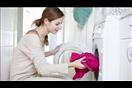 6 أخطاء احذري فعلها أثناء غسل الملابس.. كم تفعلين منها؟