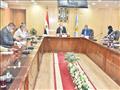 اجتماع محافظ أسيوط مع رؤساء المراكز والأحياء
