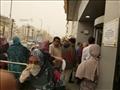 تكدسات للمواطنيين امام البنوك والبريد  