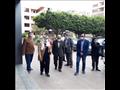 نقيب الصيادلة اثناء زيارته لمستشفى الفيوم العام
