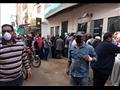 زحام على منافذ صرف منحة العمالة غير المنتظمة والمعاشات في الشرقية