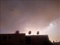 سحب وغيوم صفراء وعواصف برق تغطي سماء الوادي الجديد 