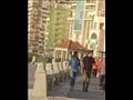 ياسمين صبري وأبو هشيمة يتجولان على كورنيش الإسكندرية