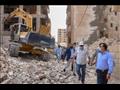 محافظ الإسكندرية يتابع إزالة عقارات مخالفة