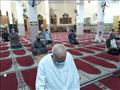 أهالي بني سويف يتوافدون على المساجد