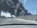 ادخنة كثيفة تتصاعد من موقع الحريق 