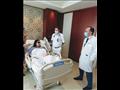سميرة توفيق مع الطاقم الطبي