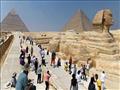 أفواج سياحية أمام أبو الهول