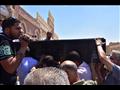 دلال عبد العزيز في جنازة شويكار 