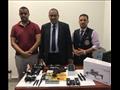 ضبط مسدس وطائرة تجسس مع راكب قادم من تركيا في مطار برج العرب