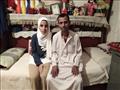 الطالبة هبة حامد ووالدها داخل منزلهم 