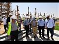 وزير الإسكان يتفقد سير العمل بمشروع الحدائق المركزية