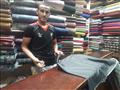 عبدالرحمن والعمل في قطع القماش