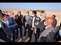 محافظ الأقصر يتفقد أعمال ازدواج الطريق الصحراوي