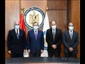 وزير البترول والثروة المعدنية خلال التوقيع 2