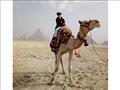 الطفل المصري ميسرة محمود يزور الأهرامات
