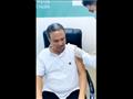 محمد عبده يتلقى لقاح كورونا