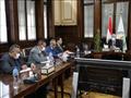 وزير الزراعة في اجتماع مع قيادات الوزارة