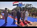محافظ أسيوط يضع إكليل الزهور على النصب التذكارى للجندي المجهول (2)