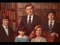 مصطفى العقاد مع أسرته