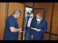 محافظ المنيا يتابع دخول الموظفين الحاصلين على لقاح كورونا مقار عملهم