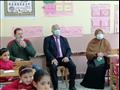 وكيل تعليم دمياط يكرّم مدير مدرسة كفر البطيخ الابتدائية الحديثة