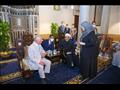  شيخ الأزهر والأمير تشارلز يلتقيان عددًا من باحثي الأزهر بالجامعات البريطانية