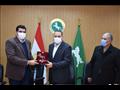 محافظ الشرقية يُكرم فريق العمل