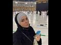 ايمي سمير غانم تؤدي مناسك العمرة  (7)