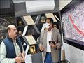 أثناء عرض المهندس محمد الشرونى وكيل وزارة الري على محافظ أسوان